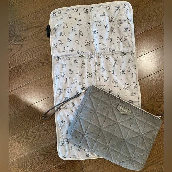 TWELVElittle Companion Water Resistant Pouch with Changing Pad NWOT - Picture 2 of 6